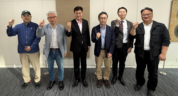 鍾路区長を囲んで